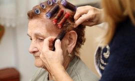 6 Cách giúp chăm sóc tóc cho người già