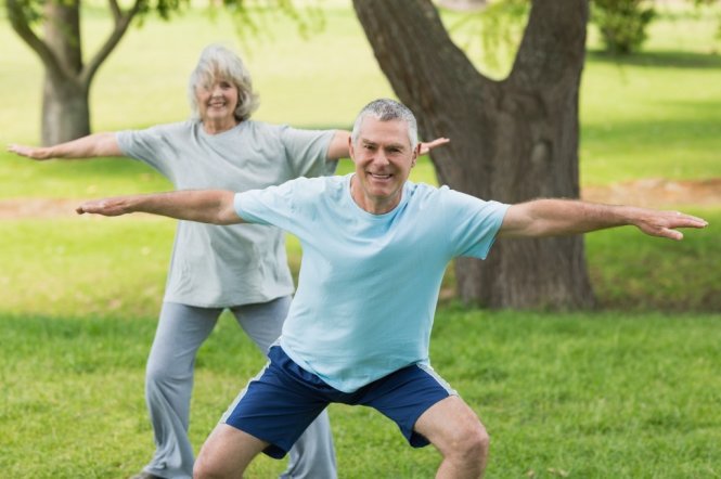 Tập thể dục thường xuyên cũng giúp khắc phục chứng tiểu đêm ở người cao tuổi.