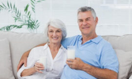 Top 9 loại sữa tốt nhất cho người cao tuổi bạn nên biết