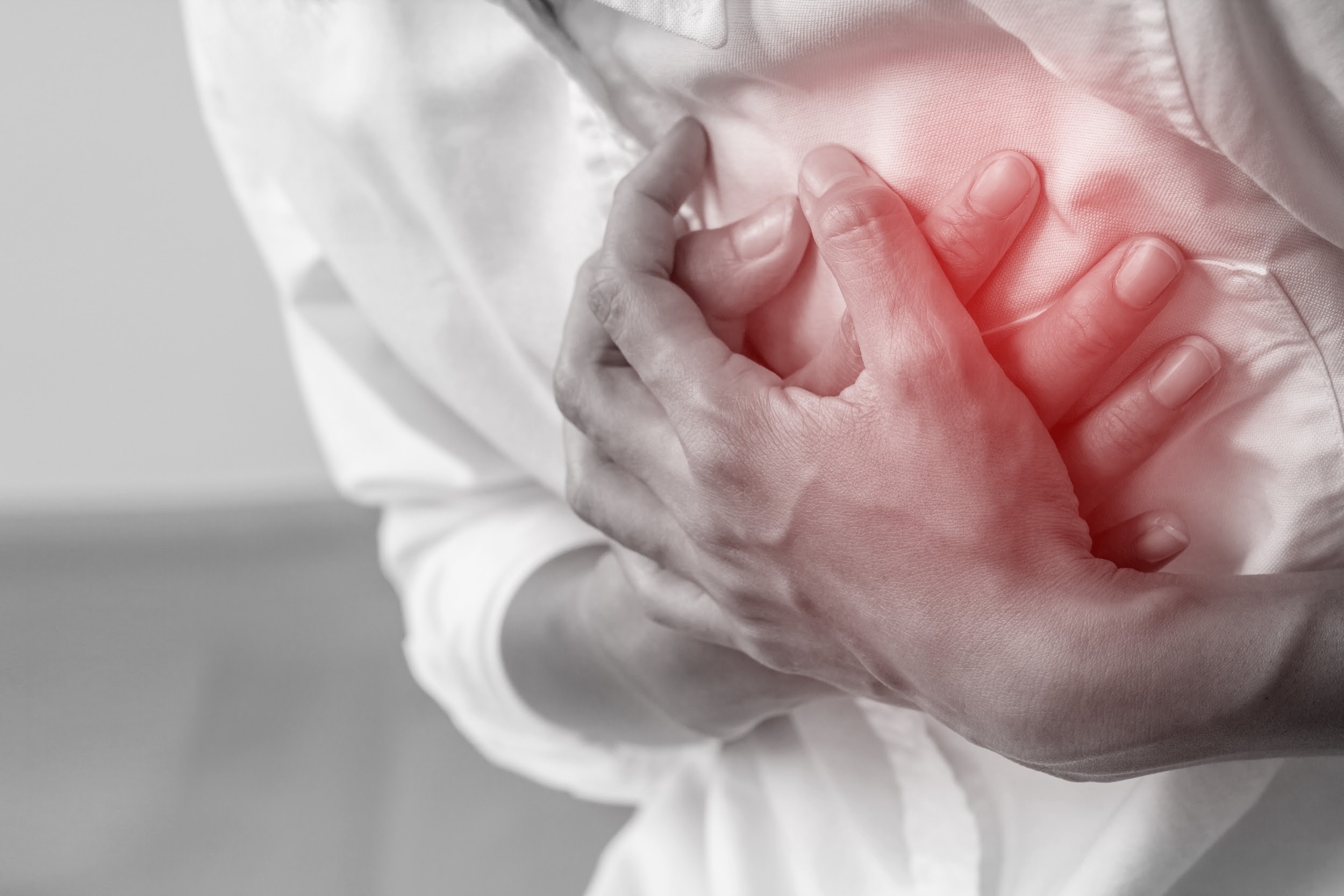 Nhồi máu cơ tim là bệnh tim mạch phổ biến ở người già.
