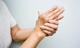3 nguyên nhân gây ra hội chứng run tay ở người cao tuổi có thể bạn chưa biết