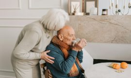 Tips chăm sóc bệnh hô hấp ở người cao tuổi